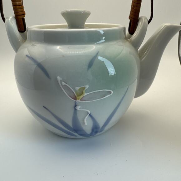 JAPANESE FINE PORCELAIN CONTEMPORARY TEAPOT BLUE PINK FLORAL WOVEN HANDLE - Picture 6 of 12